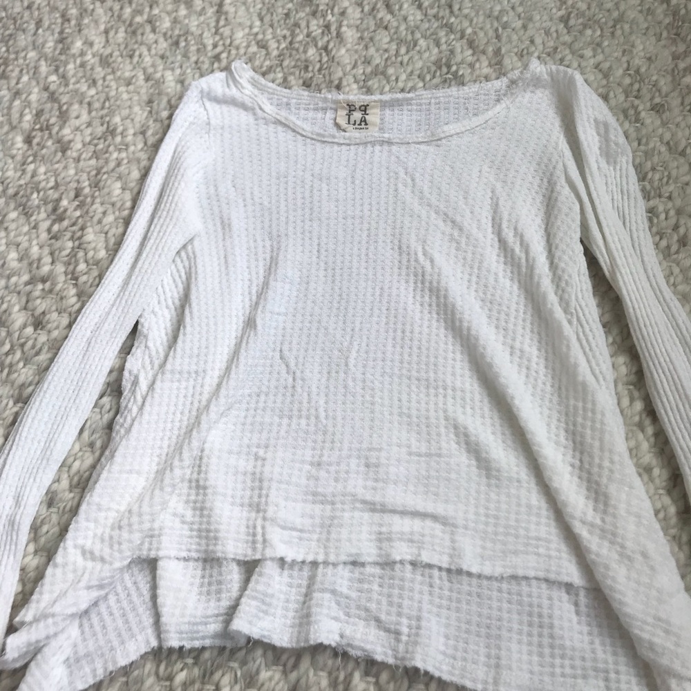 White long sleeve knit fabric top
